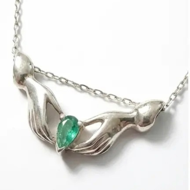 Dije Manos Protectoras