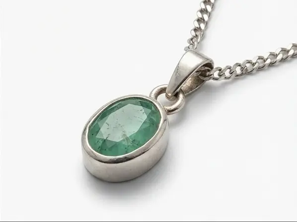 Dije Ovalado Esmeralda